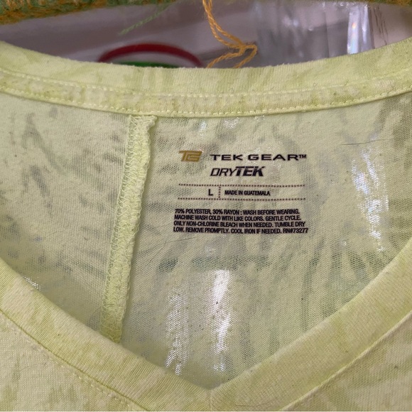 Tek Gear (5) Women’s Tops various colors in Burnout. Size Large - Picture 5 of 6